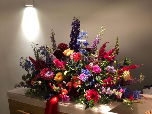 rouwbloemen haarlem kistbedekking